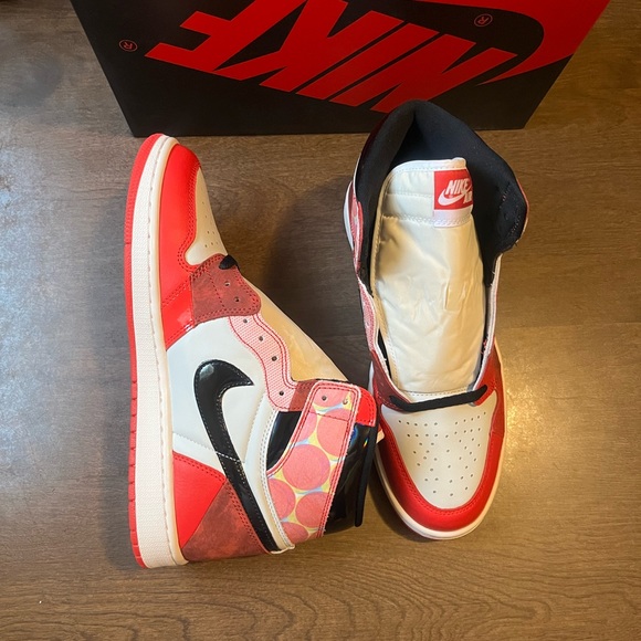 Jordan 1 high OG next chapter spider-verse size 11 men Ds receipt in pics 1-3 🚢 - Picture 4 of 10